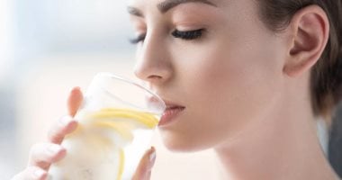 فوائد تناول كوب من الماء الدافئ على معدة فارغة فى الشتاء فوائد تناول كوب من الماء الدافئ على معدة فارغة فى الشتاء