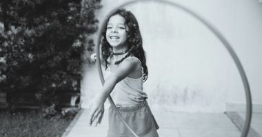 من اللعب للهندسة.. كيف تُبقى حركات الجسم طوق "الهولا هوب" فى الدوران؟ من اللعب للهندسة.. كيف تُبقى حركات الجسم طوق "الهولا هوب" فى الدوران؟