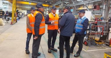 وزير الإسكان يزور مصنع شركة "rehlko" العالمية لتصنيع المولدات الكهربائية بفرنسا