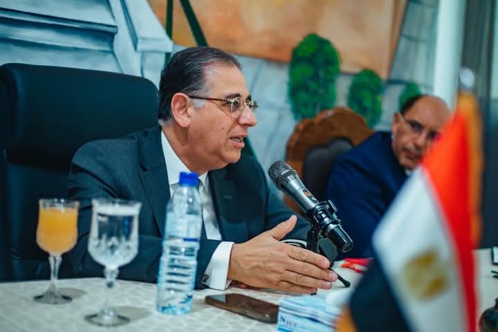 نائب وزير الخارجية والهجرة مع رموز الجالية المصرية في موزمبيق