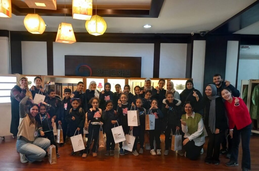 أهلا كوريا تستضيف جمع من طلاب المدارس الابتدائية والاعدادية أهلا كوريا تستضيف جمع من طلاب المدارس الابتدائية والاعدادية