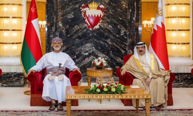 سلطنة عُمان ومملكة البحرين .. علاقات تاريـــخية راسخة وآفاق جديدة من التعاون المثمر سلطنة عُمان ومملكة البحرين .. علاقات تاريـــخية راسخة وآفاق جديدة من التعاون المثمر