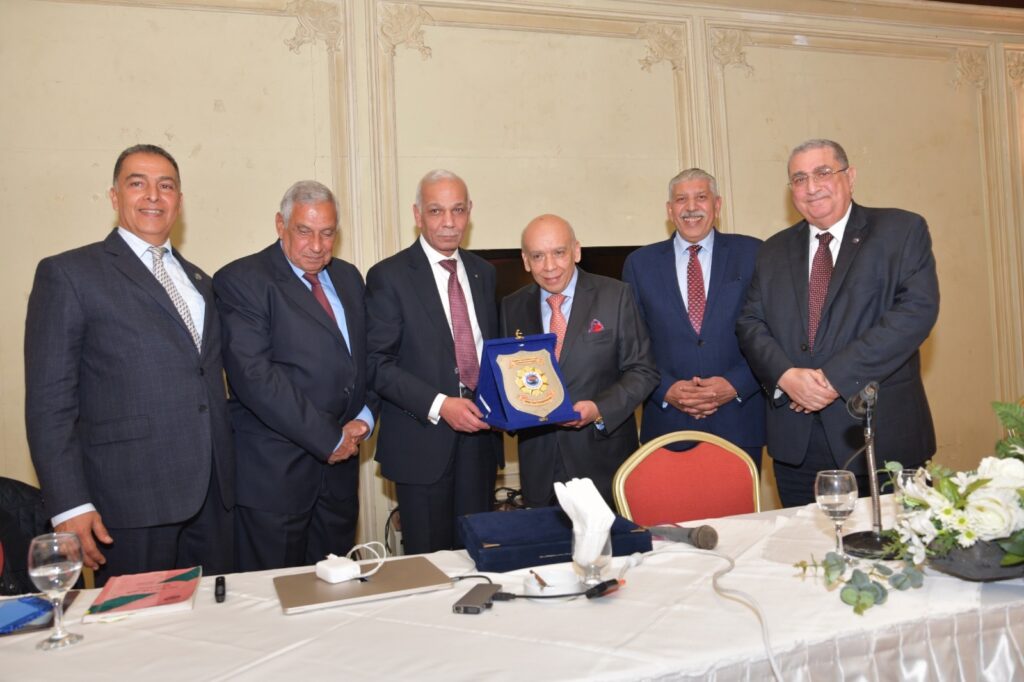 علي هامش حفل الجمعية البحرية المصرية ..تكريم المستشار القانوني لشعبة النقل الدولي واللوجستيات بالغرفة التجارية بالأسكندرية