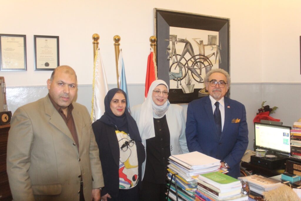 النقش على سطوح سائلة.. ندوة في اتحاد الكتاب النقش على سطوح سائلة.. ندوة في اتحاد الكتاب