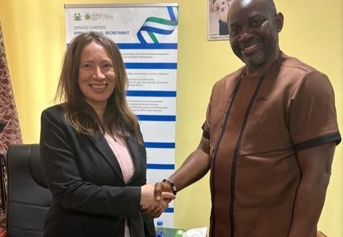 في لقاء السفيرة المصرية رشا سليمان وزير سيراليون يبدي إعجابه بتحديث البنيه التحتية في مصر