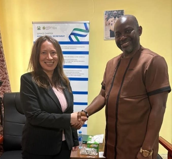 في لقاء السفيرة المصرية رشا سليمان وزير سيراليون يبدي إعجابه بتحديث البنيه التحتية في مصر