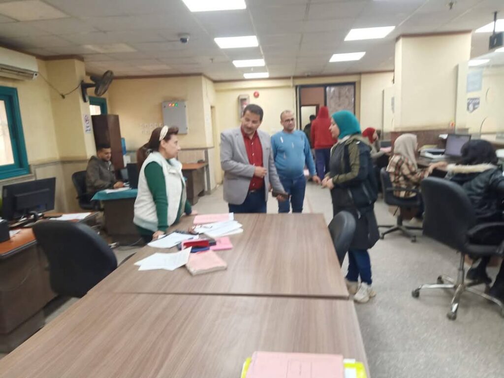 رئيس مدينة الخصوص يتفقد المركز التكنولوجي لمتابعة ملف التصالح على المخالفات