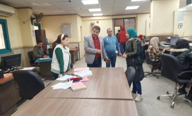 رئيس مدينة الخصوص يتفقد المركز التكنولوجي لمتابعة ملف التصالح على المخالفات