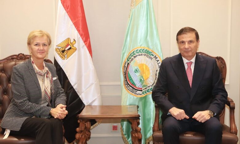 سفيرة الاتحاد الاوروبي تبحث مع وزير الزراعة توفير فرص عمل للشباب والمرأة الريفية