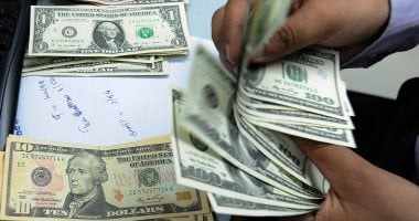 سعر الدولار اليوم يواصل انخفاضه أمام الجنيه ويسجل 50.51 جنيه للشراء