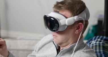 آبل تستعد لتوفير Apple Intelligence لنظارة Vision Pro في أبريل