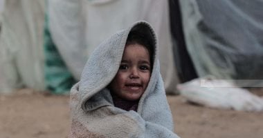 الأونروا تحذّر من مخاطر تعرض مئات آلاف الفلسطينيين فى غزة للبرد القارص