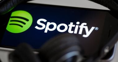 الرئيس التنفيذى لـ Spotify يصف امتثال أبل للاتحاد الأوروبى بأنه "مهزلة"