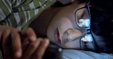 دراسة: كل ساعة يقضيها الأطفال أمام الشاشات تزيد من خطر الإصابة بقصر النظر دراسة: كل ساعة يقضيها الأطفال أمام الشاشات تزيد من خطر الإصابة بقصر النظر