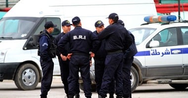 فتاة جزائرية تمثل قصة مع شاب لخطفها لاستعادة مبلغ مالى من خطيبها فتاة جزائرية تمثل قصة مع شاب لخطفها لاستعادة مبلغ مالى من خطيبها