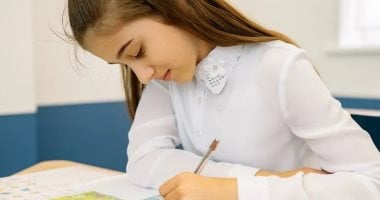 للأمهات.. كيف تجعلين ابنتك مستعدة لأول "دورة شهرية"؟ للأمهات.. كيف تجعلين ابنتك مستعدة لأول "دورة شهرية"؟