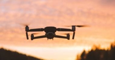 للمرة الأولى عالميًا.. استخدام طائرات الدرون لتحرى هلال رمضان بالإمارات