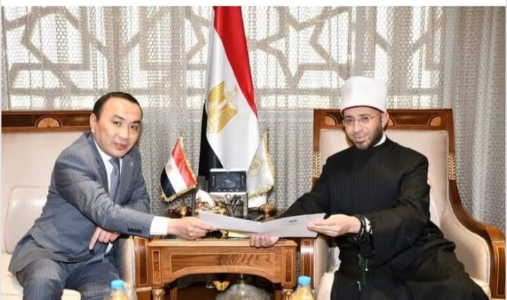 وزير الأوقاف يلتقي سفير كازاخستان الجديد لبحث تعزيز التعاون الديني والدعوي بين البلدين