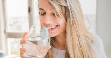 3 أسباب تمنعك من شرب الماء أثناء تناول الطعام 3 أسباب تمنعك من شرب الماء أثناء تناول الطعام