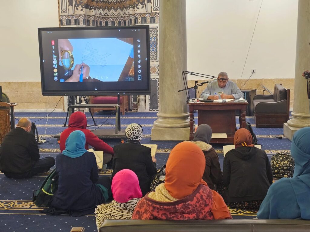 ملتقى الأزهر للخط والزخرفة يواصل فعالياته ويقدم محاضرات وورشًا تفاعلية للجمهور