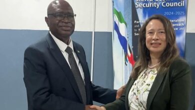 وزير الداخلية في سيراليون يتطلع إلى مزيد من التعاون في مجالات عديدة من خلال لقاء السفيرة المصرية وزير الداخلية في سيراليون يتطلع إلى مزيد من التعاون في مجالات عديدة من خلال لقاء السفيرة المصرية