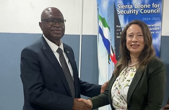 وزير الداخلية في سيراليون يتطلع إلى مزيد من التعاون في مجالات عديدة من خلال لقاء السفيرة المصرية وزير الداخلية في سيراليون يتطلع إلى مزيد من التعاون في مجالات عديدة من خلال لقاء السفيرة المصرية