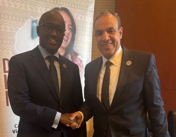 وزير الخارجية والهجرة يلتقي نظيره الرواندي