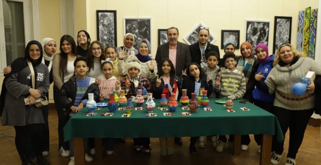 أطفال روسيا يرسمون علي القٌلل القناوي أطفال روسيا يرسمون علي القٌلل القناوي