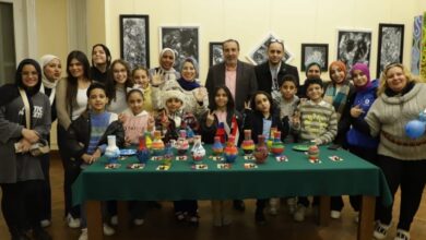 أطفال روسيا يرسمون علي القٌلل القناوي