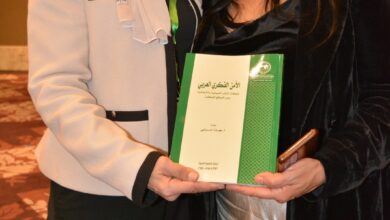 *تكريم المستشارة نجاة امرابي لتسليطها الضوء على آفاق جديدة للأمن الفكري العربي*