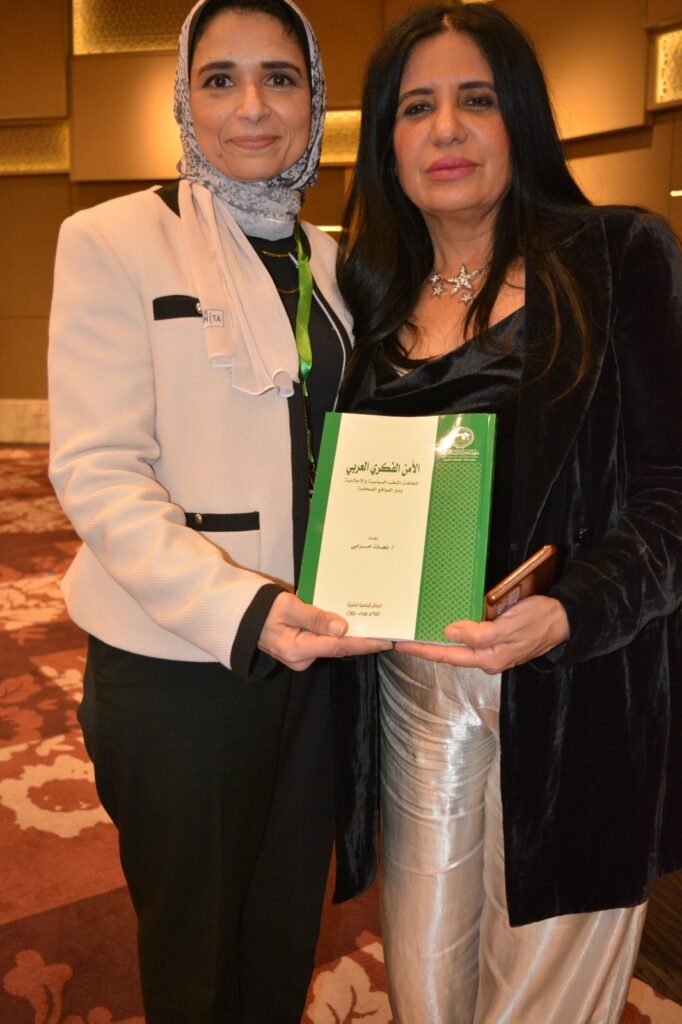 *تكريم المستشارة نجاة امرابي لتسليطها الضوء على آفاق جديدة للأمن الفكري العربي*