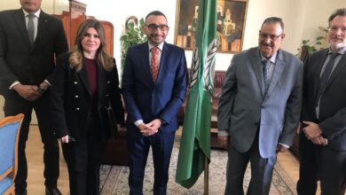 التأكيد على ضرورة الحفاظ على سيادة ووحدة سوريا والوقوف إلى جوار الشعب السوري في لقاء السفير الذوادي ومبعوث رئيس وزراء كندا إلي سوريا