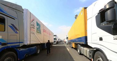 الجارديان: قرار إسرائيل بمنع المساعدات عن غزة يدفع الفلسطينيين نحو كارثة