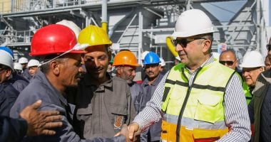 وزير قطاع الأعمال يختتم جولته بالصعيد بزيارة الشركة المصرية للسبائك