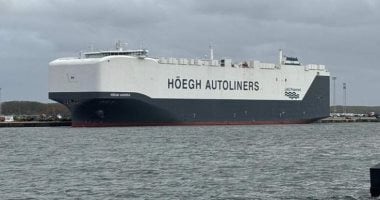 وحش البحار.. أكبر ناقلة سيارات فى العالم تستوعب أكثر من 9000 سيارة وحش البحار.. أكبر ناقلة سيارات فى العالم تستوعب أكثر من 9000 سيارة