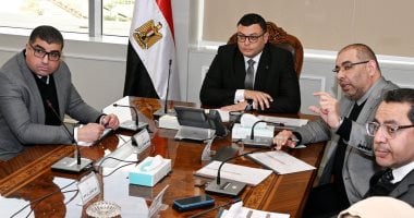 وزير الإسكان يتابع العمل بقطاع الشئون المالية والإدارية بالمجتمعات العمرانية وزير الإسكان يتابع العمل بقطاع الشئون المالية والإدارية بالمجتمعات العمرانية