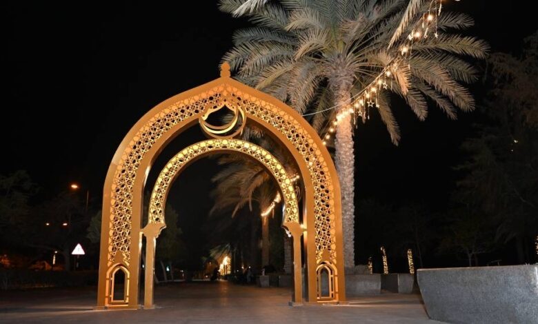 من مصر لسلطنة عمان فوانس وزينة فى الشارع من مصر لسلطنة عمان فوانس وزينة فى الشارع