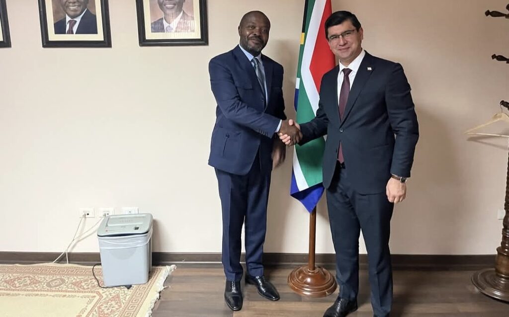 سفير طاجيكستان يلتقي سفير جنوب أفريقيا لدى مصر سفير طاجيكستان يلتقي سفير جنوب أفريقيا لدى مصر