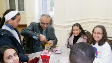 اطفال روسيا يصنعون فانوس رمضان