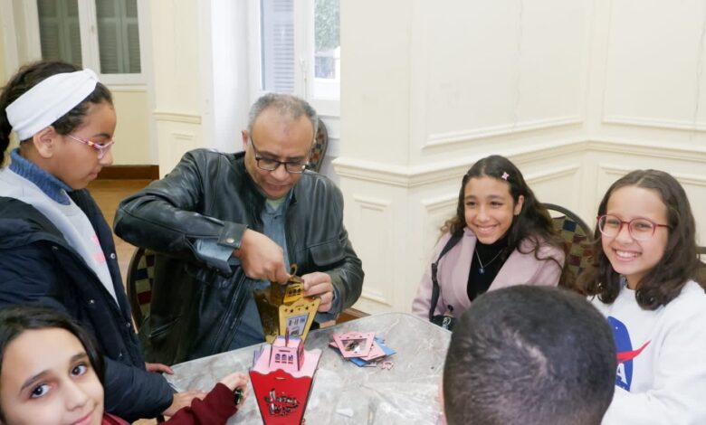 اطفال روسيا يصنعون فانوس رمضان