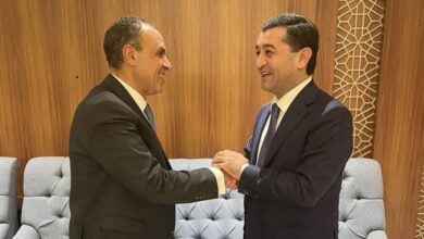 وزير الخارجية والهجرة يلتقي بنظيره الأوزبكي