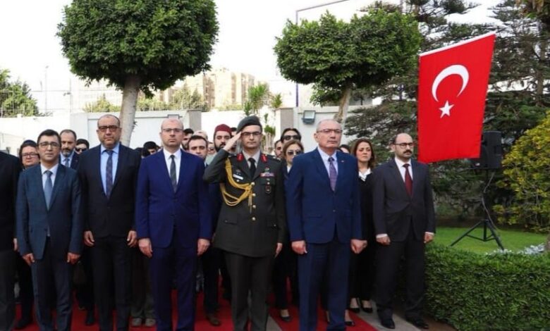 سفير تركيا في احتفالية يوم الشهيد الامه التركية لعبت دورا حاسما وفعالا في مجرى الأحداث سفير تركيا في احتفالية يوم الشهيد الامه التركية لعبت دورا حاسما وفعالا في مجرى الأحداث