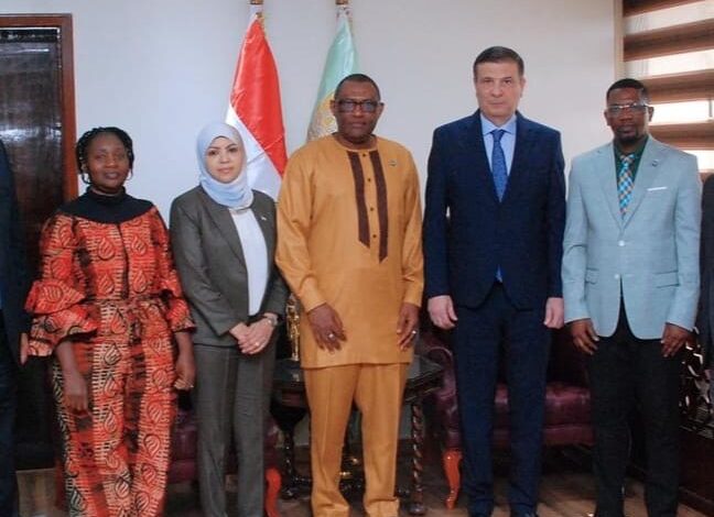 وزير الزراعة وسفير سيراليون في القاهرة يبحثان التعاون في مجال استنباط التقاوى وبناء القدرات والابتكارات الزراعية ..