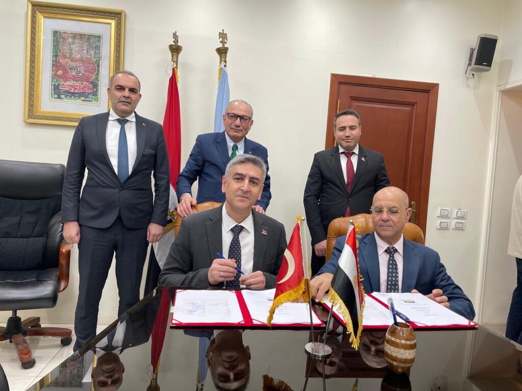 توقيع اتفاقية تعاون بين شركة هافيلسان ومصنع قادر التابع للهيئة العربية للتصنيع توقيع اتفاقية تعاون بين شركة هافيلسان ومصنع قادر التابع للهيئة العربية للتصنيع