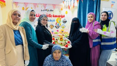 سيدات فريق مطبخ الخير لمؤسسة بلاش نستغل بعض يواصلون ،،حملة أفطار صائم،، لعشرة ألاف وجبة خلال شهر رمضان الكريم، ،،
