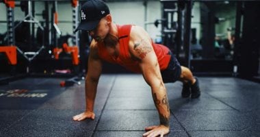 شاب صيني يعانى من انهيار الرئة بعد 20 تمرين ضغط ونط الحبل