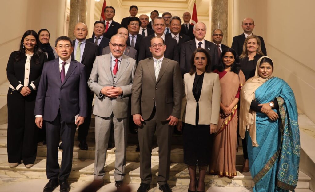 السفير  التركي مصر دولة منفتحة على التجارة والاستثمار واهتمام المستثمرين الأتراك بمصر يتزايد بقوة.