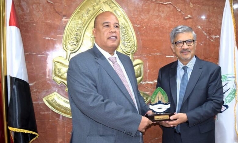 سفير باكستان مصر تقوم بدور هام جدا في المنطقة وحريصون على توطيد العلاقات التجارية والاستثمارية سفير باكستان مصر تقوم بدور هام جدا في المنطقة وحريصون على توطيد العلاقات التجارية والاستثمارية