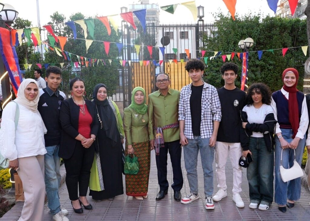 احتفالات رأس السنة الخميرية هو احتفال صادق بالثقافة الكمبودية ويبعث التجديد والأمل على مدى ثلاثة أيام احتفالات رأس السنة الخميرية هو احتفال صادق بالثقافة الكمبودية ويبعث التجديد والأمل على مدى ثلاثة أيام