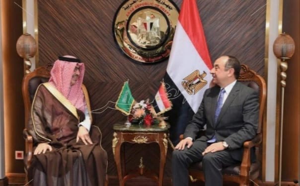 سفير المملكة العربية السعودية في لقاء وزير قطاع الأعمال مصر تتمتع بموقع جغرافي ومقومات استثمارية يجب الاستفادة منها
